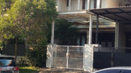 Rumah Bagus 2 lantai di Graha Family, Surabaya