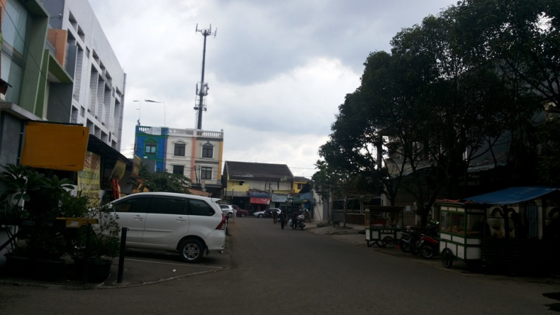 RUMAH STRATEGIS DI AREA BISNIS TEBET TIMUR DALAM , JAKARTA SELATAN