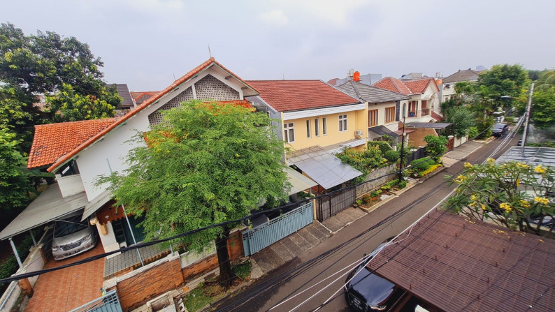 Rumah bagus, nyaman, rapih siap huni, di Jakarta Selatan.