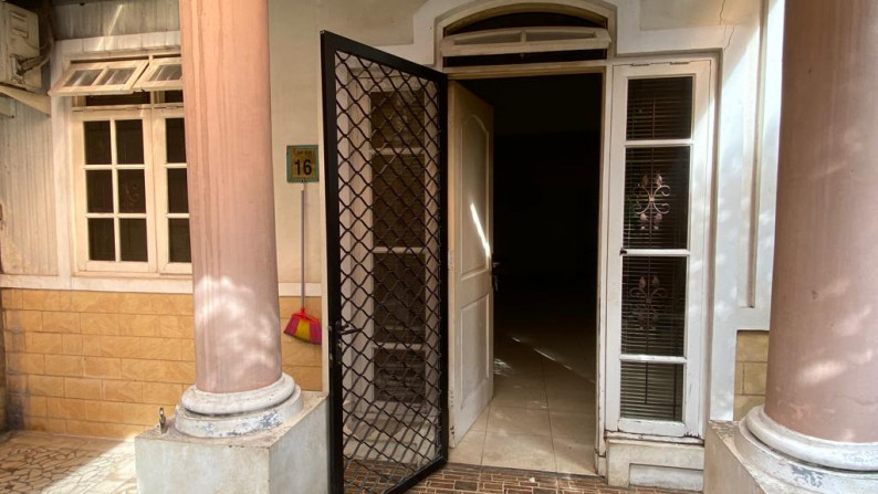 Rumah dalam perbaikan Di Taman Crista Bintaro Jaya Sektor 9