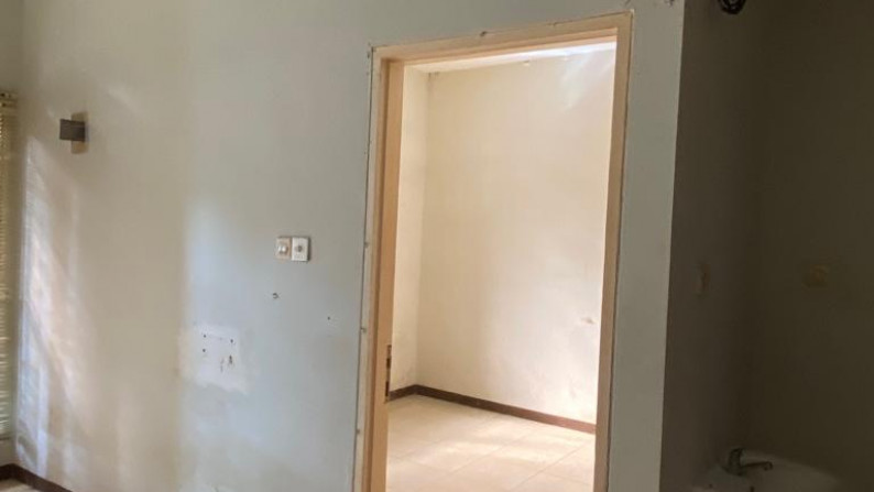 Rumah dalam perbaikan Di Taman Crista Bintaro Jaya Sektor 9