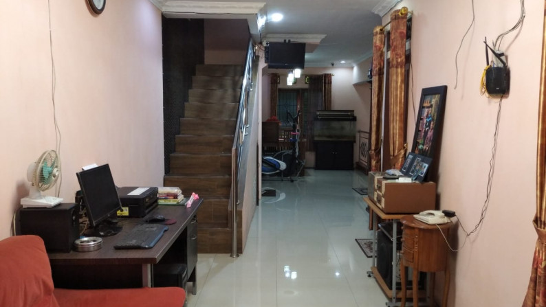 Dijual rumah 2,5 lantai di Nusa hijau - Cimahi