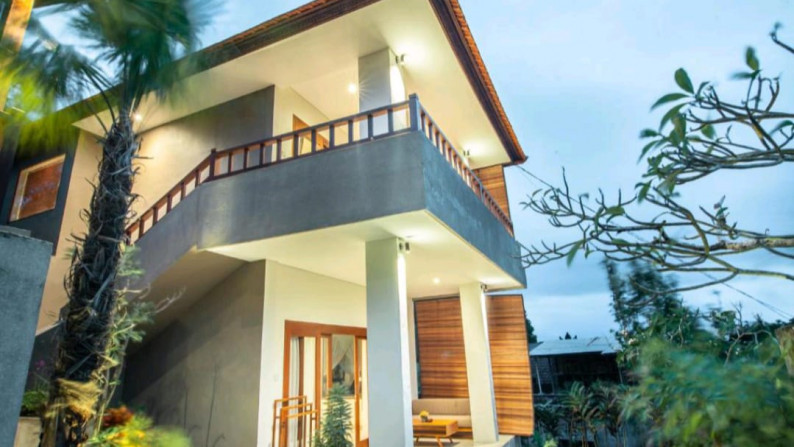 Serene Freehold Four Bedroom Townhouse Villa in Prime Location