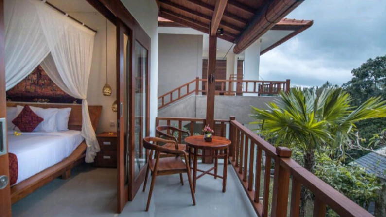 Serene Freehold Four Bedroom Townhouse Villa in Prime Location