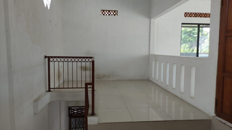 Dijual rumah luas di Komplek Budi Indah, Cimahi Utara