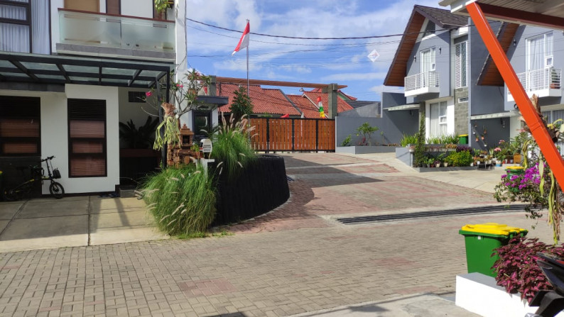 Dijual rumah cantik minimalis siap huni, Cihanjuang - Cimahi