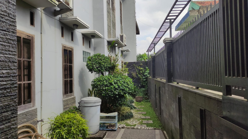 Dijual rumah elegan semi furnished di Cibeber - Cimahi Selatan