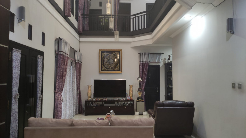 Dijual rumah elegan semi furnished di Cibeber - Cimahi Selatan