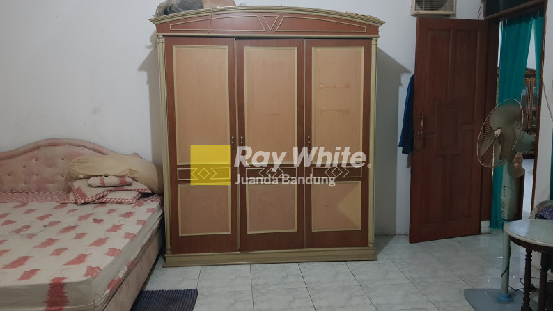 Rumah Hoek dengan 5+1 Kamar di Antapani Bandung