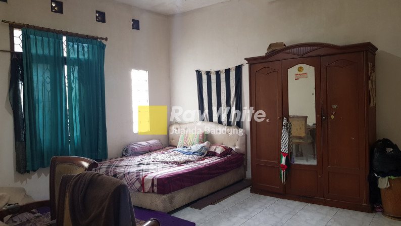 Rumah Hoek dengan 5+1 Kamar di Antapani Bandung