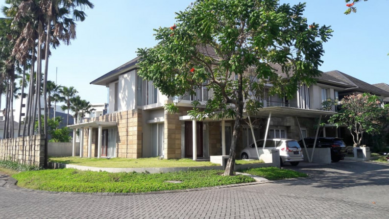 Dijual Rumah Royal Residence Crown Hill - TerDePAN Gate Utama - Taman Luas - Garasi Carport 3 Mobil