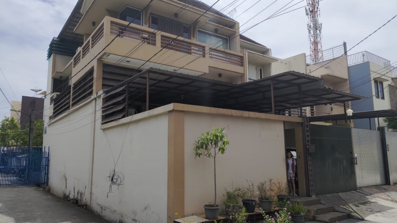 Dijual  Rumah 2,5 lantai di Komplek BNI, Jakarta Barat