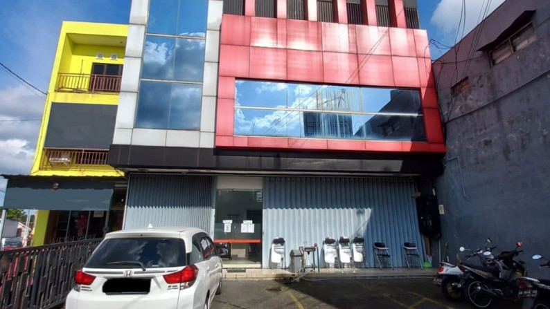 RUKO 3 LANTAI LOKASI PREMIUM JL BABARSARI, DEKAT KAMPUS UPN DAN YKPN