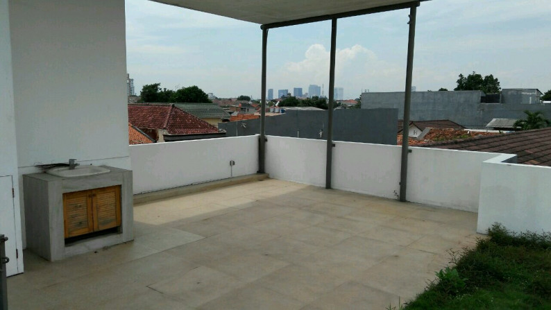 Rumah Nyaman Mewah & Cantik Area Ampera Jakarta Selatan