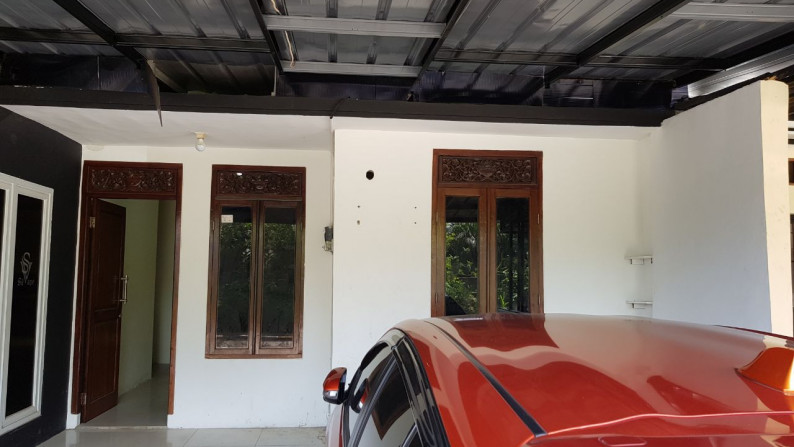 Rumah cantik dalam perumahan bukit serua