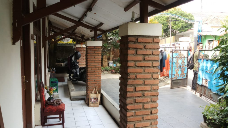 Rumah tengah kota dekat Asia Afrika