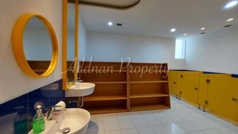 Mini Building For Sale in Cipete. Jakarta Selatan