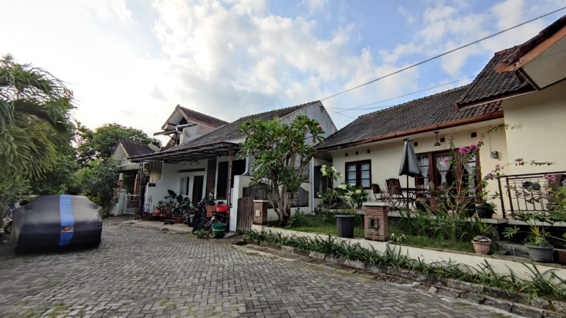 RUMAH MINIMALIS DALAM PERUMAHAN TAMAN KRAJAN, UTARA JOGJA BAY