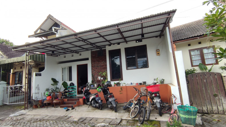 RUMAH MINIMALIS DALAM PERUMAHAN TAMAN KRAJAN, UTARA JOGJA BAY