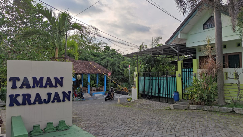 RUMAH MINIMALIS DALAM PERUMAHAN TAMAN KRAJAN, UTARA JOGJA BAY