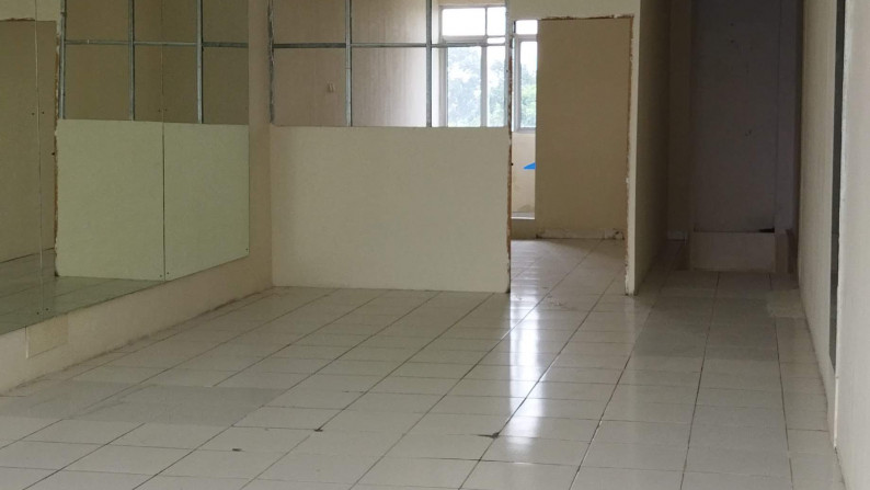 Ruko 3 lantai siap huni lokasi Jalan Raya Bogor