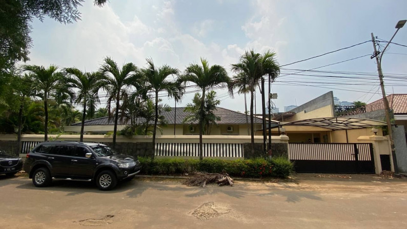 Jl. Simprug Golf VIII - Rumah Nyaman & Luas Jarang Ada