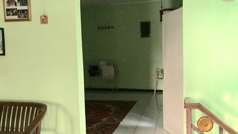 Rumah Siap Huni, Strategis , Pinggir Jalan Di Ciputat.