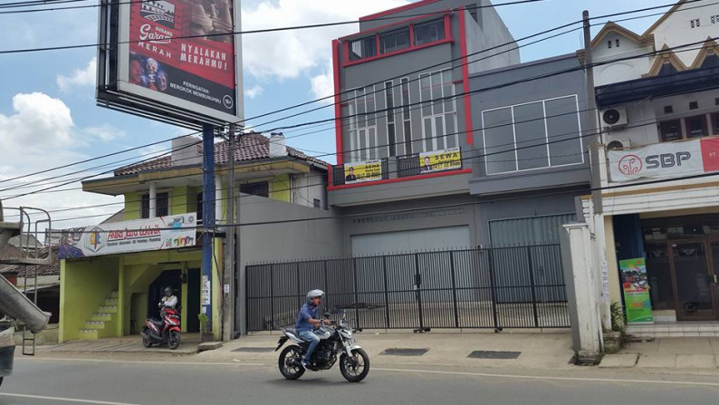 RUKO 3 LANTAI DI JALAN RAYA CIMAREME MAINROAD STARTEGIS BUAT USAHA