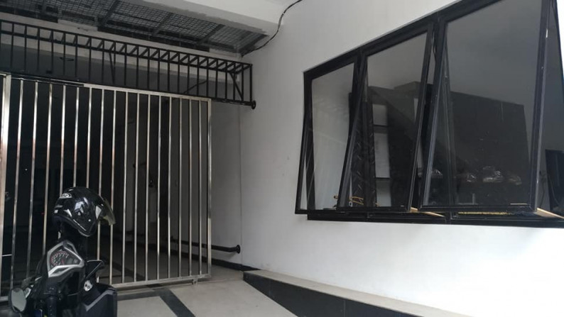 LANGKA GEDUNG KOST BARU 40 KAMAR PLUS KAMAR MANDI DALAM, DI DEKAT ASIA AFRIKA !!