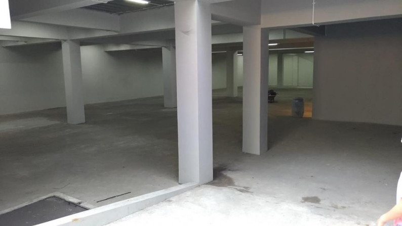 Ruang Usaha Komersial di Setiabudi Mainroad, bangunan baru ada Lift & Basement, Strategis!!