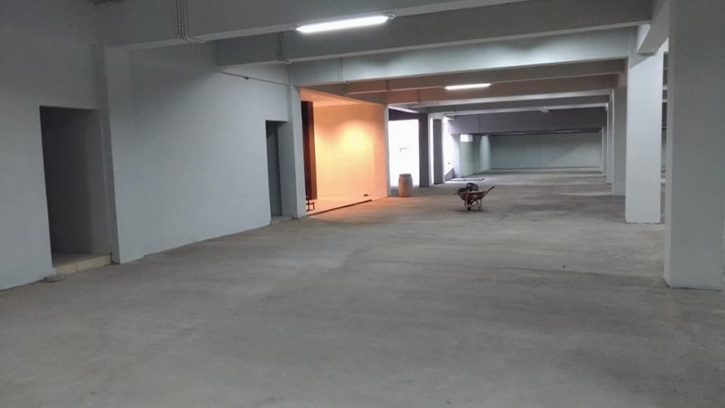 Ruang Usaha Komersial di Setiabudi Mainroad, bangunan baru ada Lift & Basement, Strategis!!