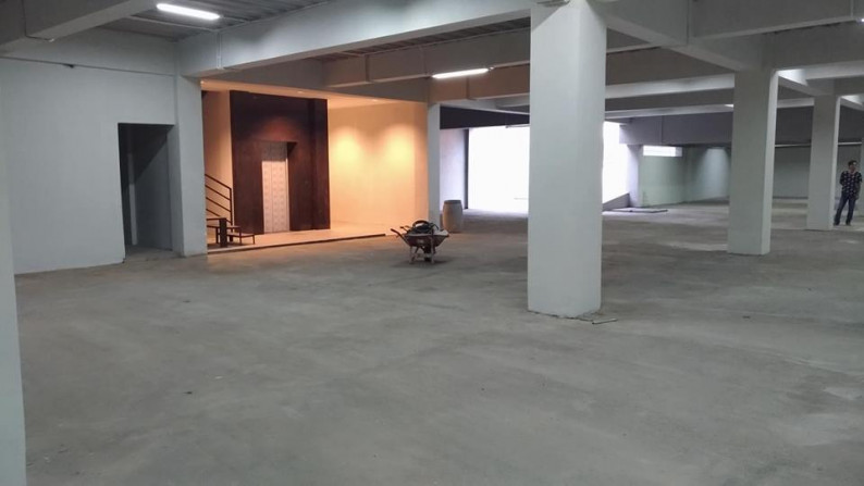 Ruang Usaha Komersial di Setiabudi Mainroad, bangunan baru ada Lift & Basement, Strategis!!