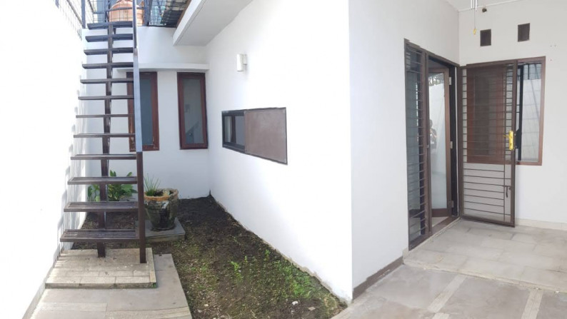 Dijual Rumah Siap Huni di Taman Holis Indah 2 Lingkungan Nyaman Kota Bandung