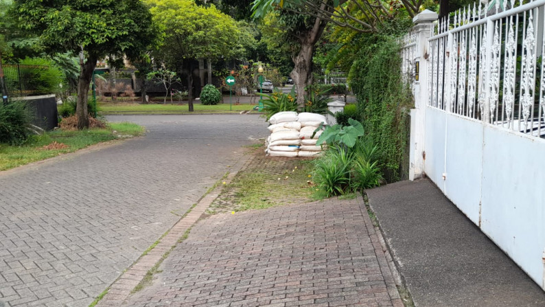 Rumah cantik, asri siap huni di Jakarta Selatan.