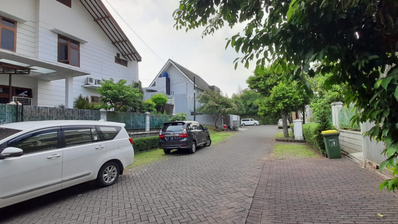 Rumah cantik, asri siap huni di Jakarta Selatan.