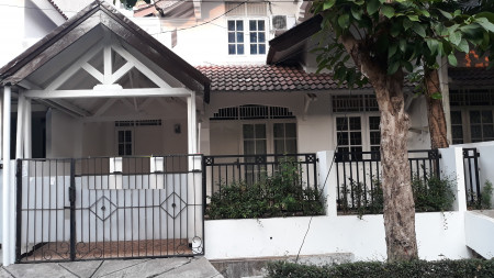 Rumah Sewa  di Bintaro Jaya Sektor 5