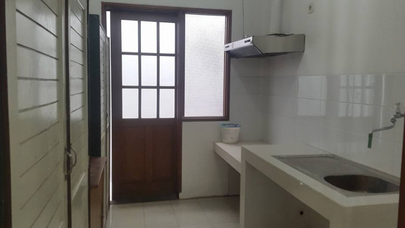 DIJUAL/ DISEWA Rumah modern tempo doeloe exclusive baru renovasi 2 lantai Hoek di Jalan Dago Asri BAGUS