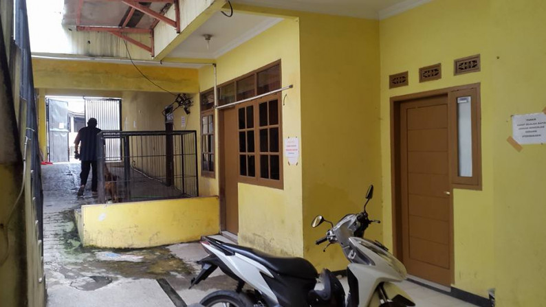 Dijual Rumah Kost dan usaha, di Jalan Raya Padalarang Ciburuy