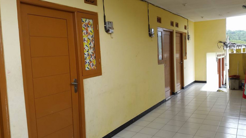 Dijual Rumah Kost dan usaha, di Jalan Raya Padalarang Ciburuy