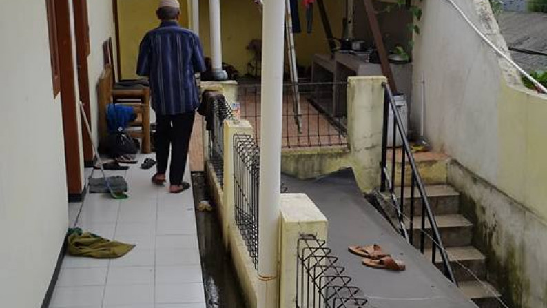 Dijual Rumah Kost dan usaha, di Jalan Raya Padalarang Ciburuy