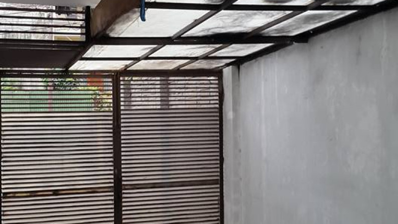 Rumah minimalis 3 lantai di Setra Sari Sayap Gerlong, Setiabudhi, Bandung Utara