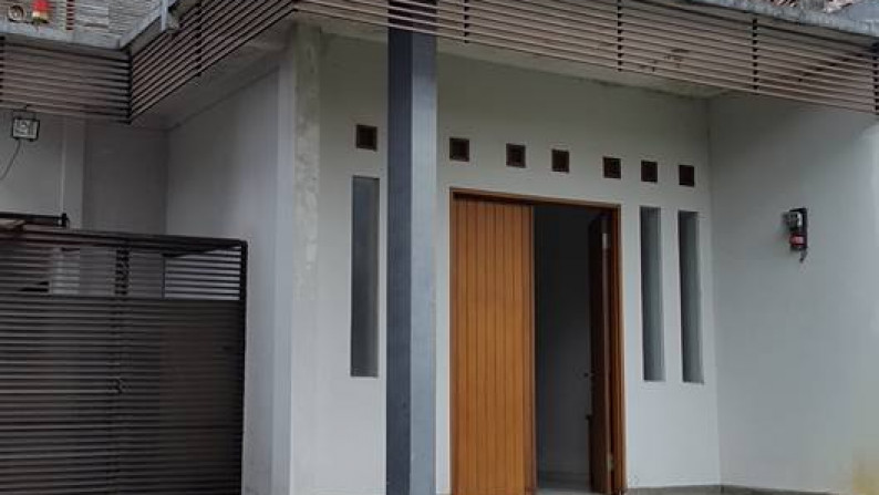 Rumah minimalis 3 lantai di Setra Sari Sayap Gerlong, Setiabudhi, Bandung Utara