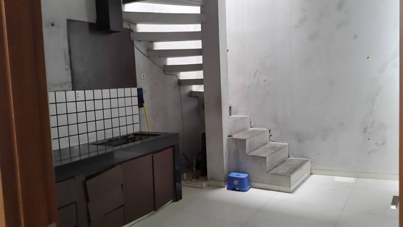 Rumah minimalis 3 lantai di Setra Sari Sayap Gerlong, Setiabudhi, Bandung Utara