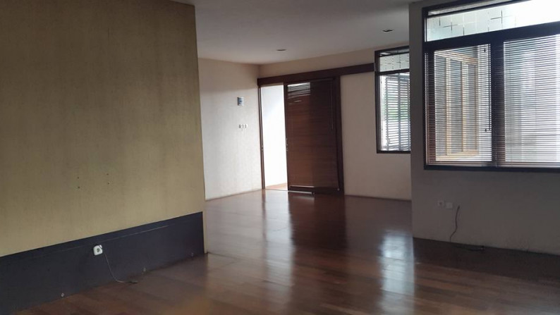 Rumah minimalis 3 lantai di Setra Sari Sayap Gerlong, Setiabudhi, Bandung Utara