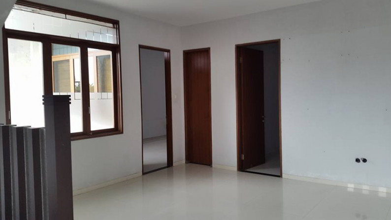 Rumah minimalis 3 lantai di Setra Sari Sayap Gerlong, Setiabudhi, Bandung Utara