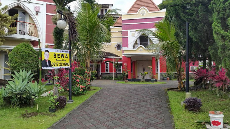 Rumah 2 lantai di PRV gerlong sayap Setiabudhi FULL FURNISHED LUAS ADA LEBIH TANAH 700 MTR