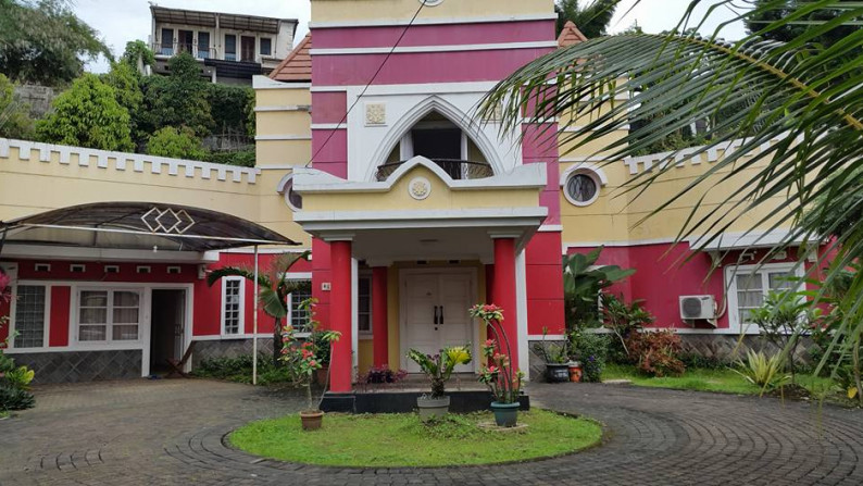 Rumah 2 lantai di PRV gerlong sayap Setiabudhi FULL FURNISHED LUAS ADA LEBIH TANAH 700 MTR