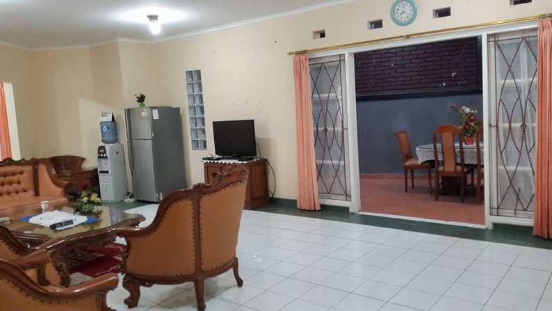 Rumah 2 lantai di PRV gerlong sayap Setiabudhi FULL FURNISHED LUAS ADA LEBIH TANAH 700 MTR