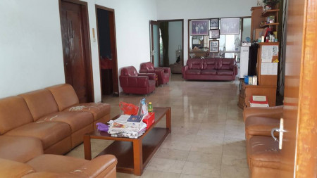 Rumah Belanda di jalan Ciliwung Sayap Dago Strategis buat Usaha atau Kantor.