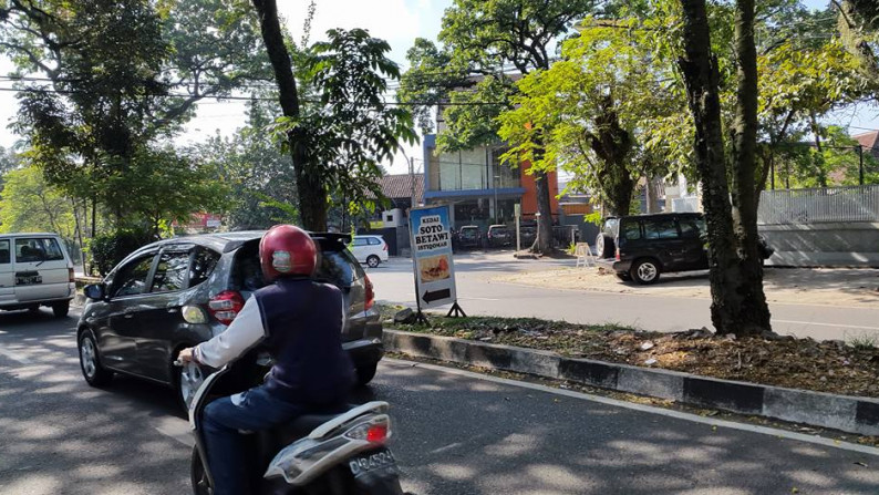 Rumah Belanda di jalan Ciliwung Sayap Dago Strategis buat Usaha atau Kantor.